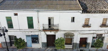 Casa adosada en calle Corredera en Lebrija