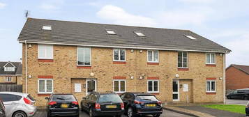 Flat to rent in Slough, Berkshire SL1