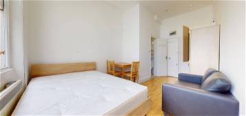 Studio to rent in Collingham Place, London SW5