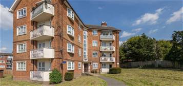 Flat for sale in Wallers Close, Woodford Green IG8