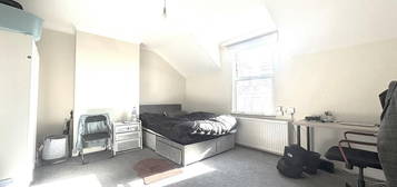 3 bedroom flat to rent