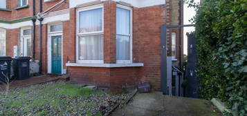 1 bedroom ground floor flat for sale