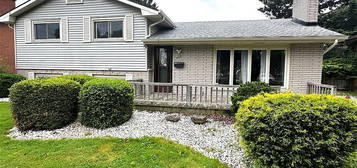 430 McNaughton Ave E, Chatham Kent, ON N7L 2G9