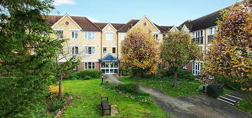 Flat for sale in Turners Hill, Cheshunt, Waltham Cross EN8