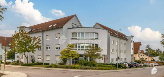 Ruhig gelegen: Schicke & große Maisonette mit Fensterbad, Dachterrasse, Balkon, 2 TG-Stellplätzen