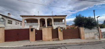 Chalet adosado en venta en Santa Oliva