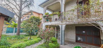 VILLA BIFAMILIARE IN CENTRO A GAGGIANO!!