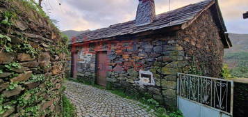 Casa para recuperar em Covas do Rio