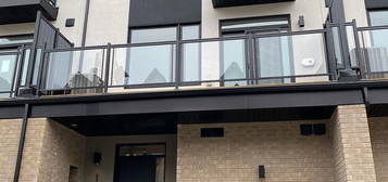 10 Lively Way, Whitby, ON L1R 0S3