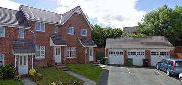 3 bed semi-detached house to rent