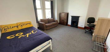 5 bedroom terraced house