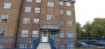 Flat for sale in River Bank Close, Maidstone ME15