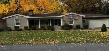 312 Standish Dr, Syracuse, NY 13224