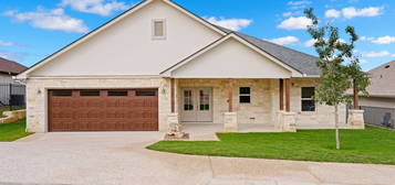 2005 Valencia Dr N, Kerrville, TX 78028