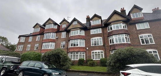 Flat to rent in Westbourne Crescent, Southampton SO17