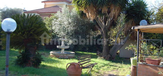 Villa bifamiliare via dei Nocchienti 25, Centro, Ariccia