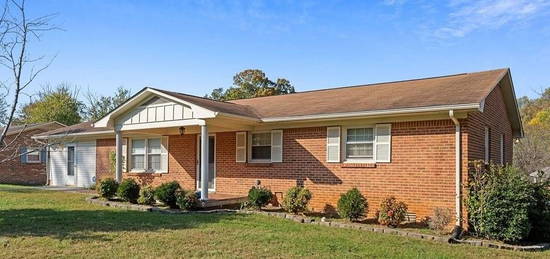 777 Clover Hill Dr, Cookeville, TN 38501