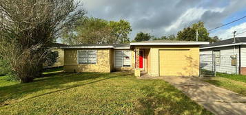 105 S  Westward St, Texas City, TX 77591