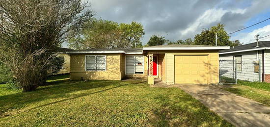 105 S  Westward St, Texas City, TX 77591