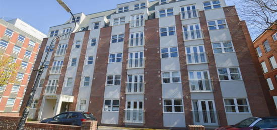 Flat to rent in St. Leonards Road, Eastbourne BN21