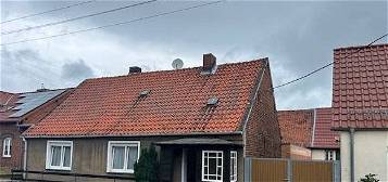 Solides Handwerkerhaus in Etingen mit ausstreichend Nebengelass