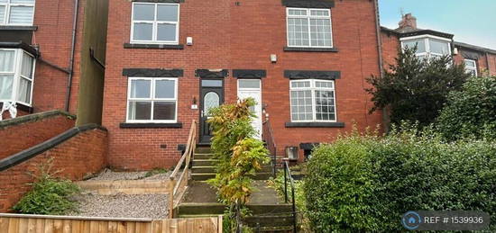 3 bedroom semi-detached house