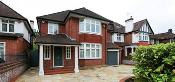 6 bedroom detached house