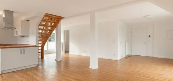 OWNR: Einziehen und Wohlfühlen – Renoviert und mit Küche! Stilvoller Maisonette-Traum