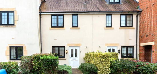 Terraced house to rent in Lark Hill, Oxford OX2