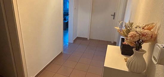 Schöne helle 3 ZKB Wohnung