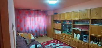 Vanzare apartament 3 camere decomandat, zona micro 11 Targoviste