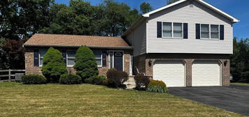 1022 Boeshore Cir, Reading, PA 19605