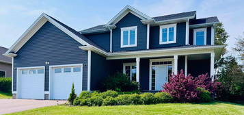 18 Pembroke Cres, Stratford, PE C1B 0H9