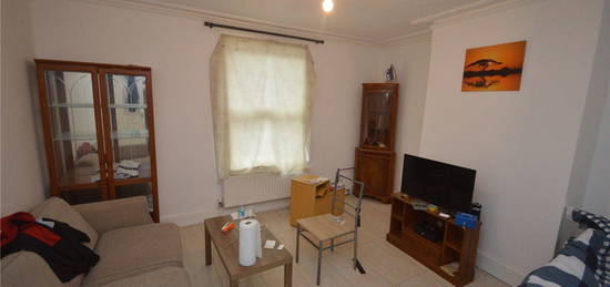 Flat to rent in 158 Clifton Street, Old Town, Swindon SN1