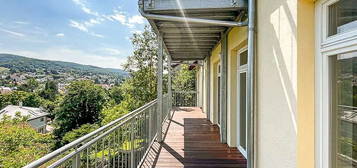 Altbaubauwohnung mit Balkon! Großzügig und lichtdurchflutet