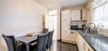 Flat for sale in Vauxhall Street, London SE11