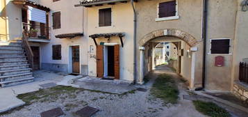 Casa di paese in vendita in  Loc. Pazzon s.n.c