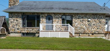 3346, Chemin des Coudriers
                        L'Isle-aux-Coudres