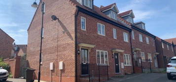 3 bed town house to rent