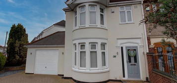 3 bed semi-detached house for sale