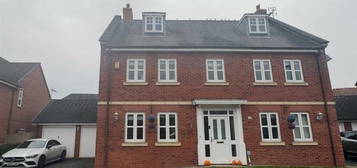 5 bedroom detached house