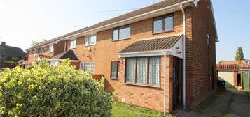 3 bedroom semi-detached house to rent