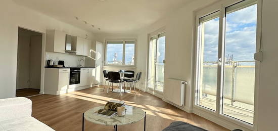 Modern Rooftop Apartment, 10min to Cente