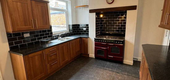 Terraced house to rent in Ruth Avenue, Manchester M40