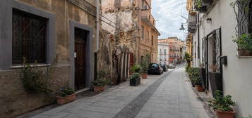 VIA PICCIONI-Comodo bilocale in centro storico