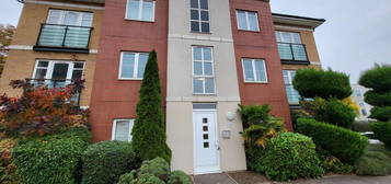 Flat to rent in The Parklands, Dunstable LU5