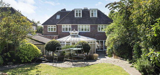 5 bed detached house for sale