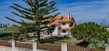 Vende moradia T5 - Ericeira 10 km, A Casa das Casas