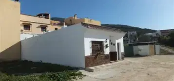 Casa en calle de la Almog&#xED;a