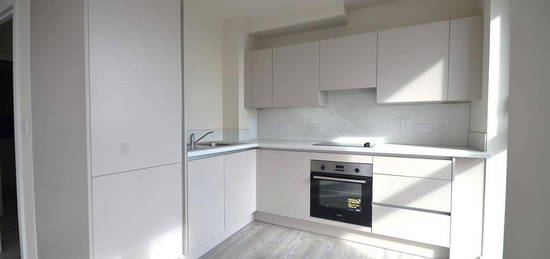 Flat to rent in Watkin Road, North End Road, Wembley HA9